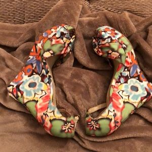 Multi color green wedge